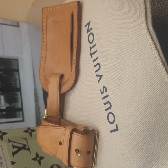 Louis Vuitton Luggage Tag and Poignet. *Authentic * - Picture 2 of 10